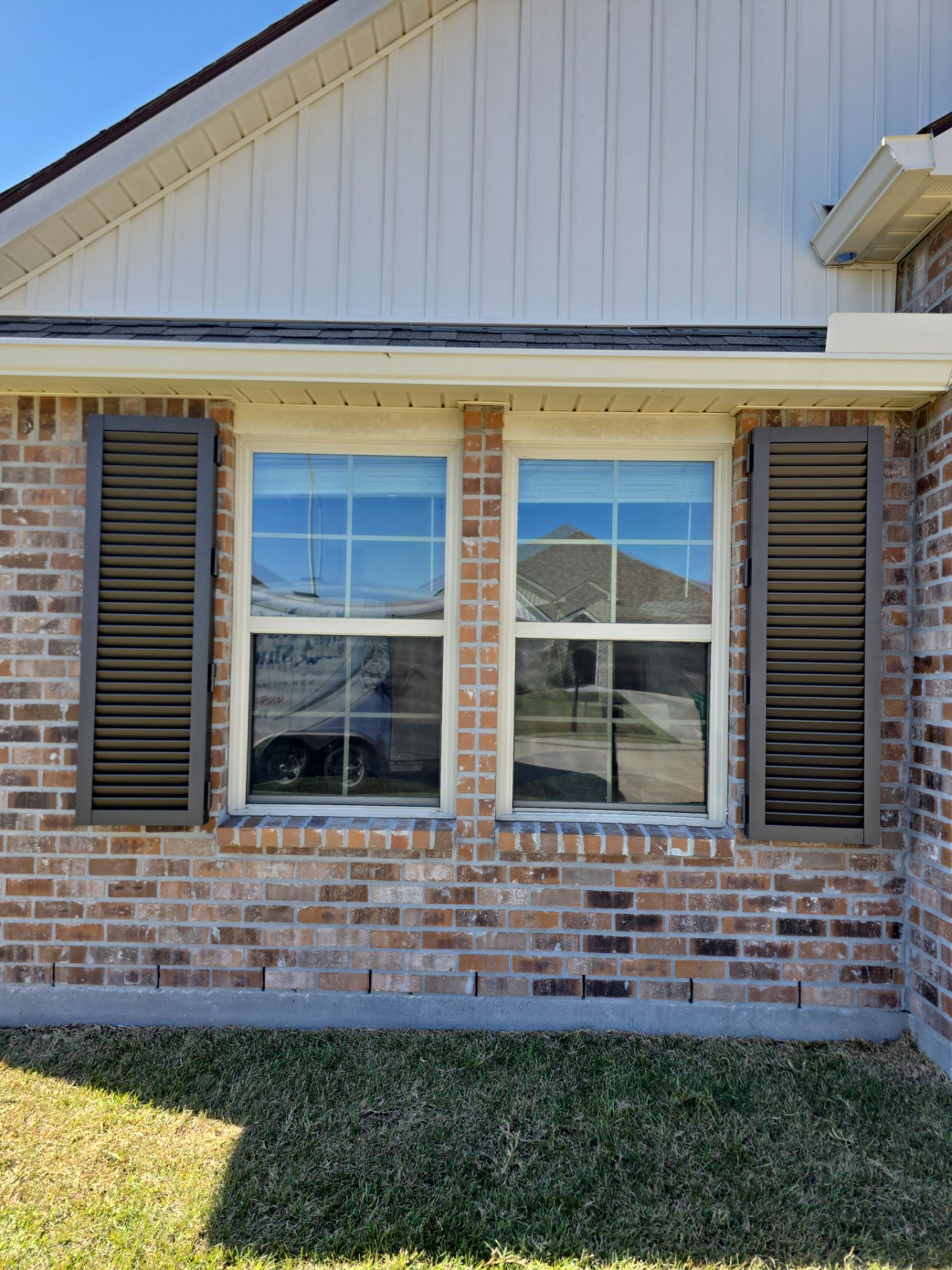 Colonial Shutters (Louvered)