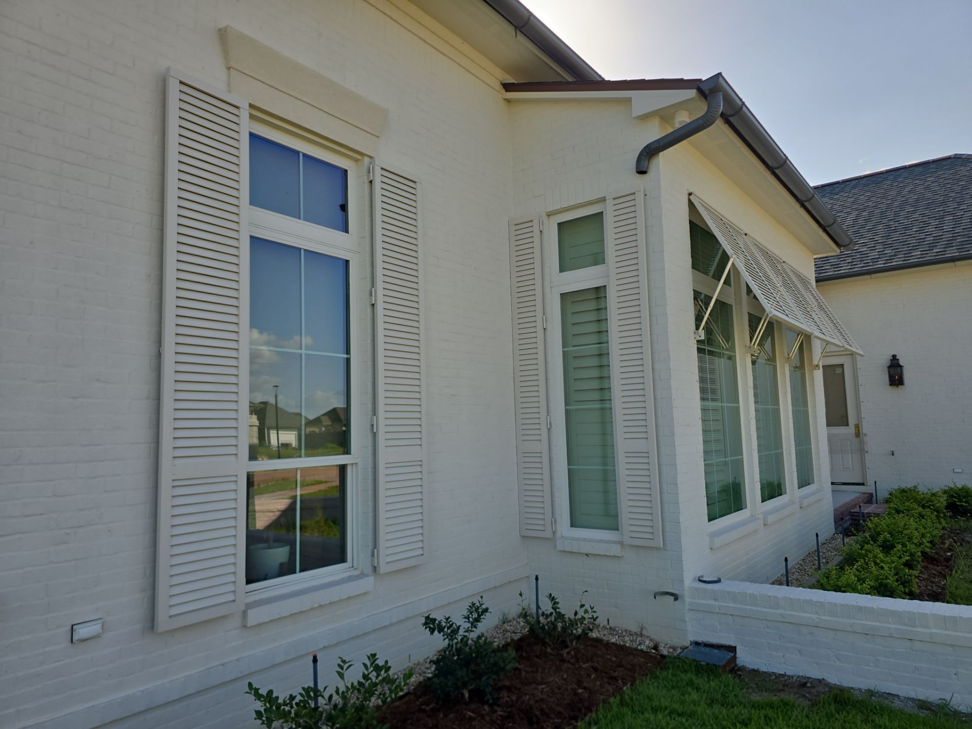 Colonial Shutters (Louvered)