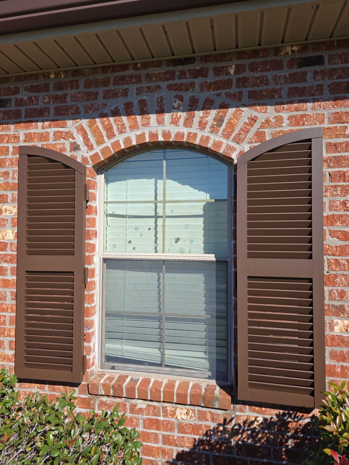 Colonial Shutters (Louvered)