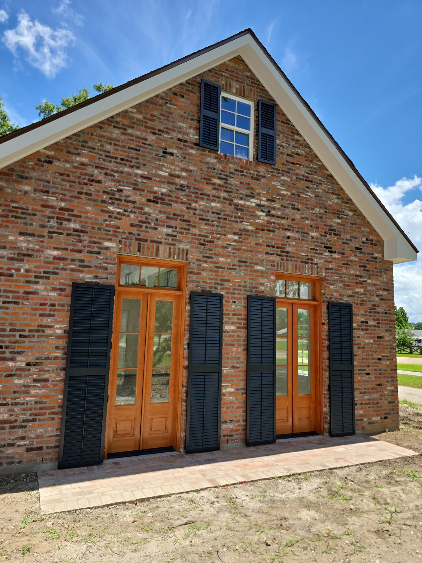 Colonial Shutters (Louvered)