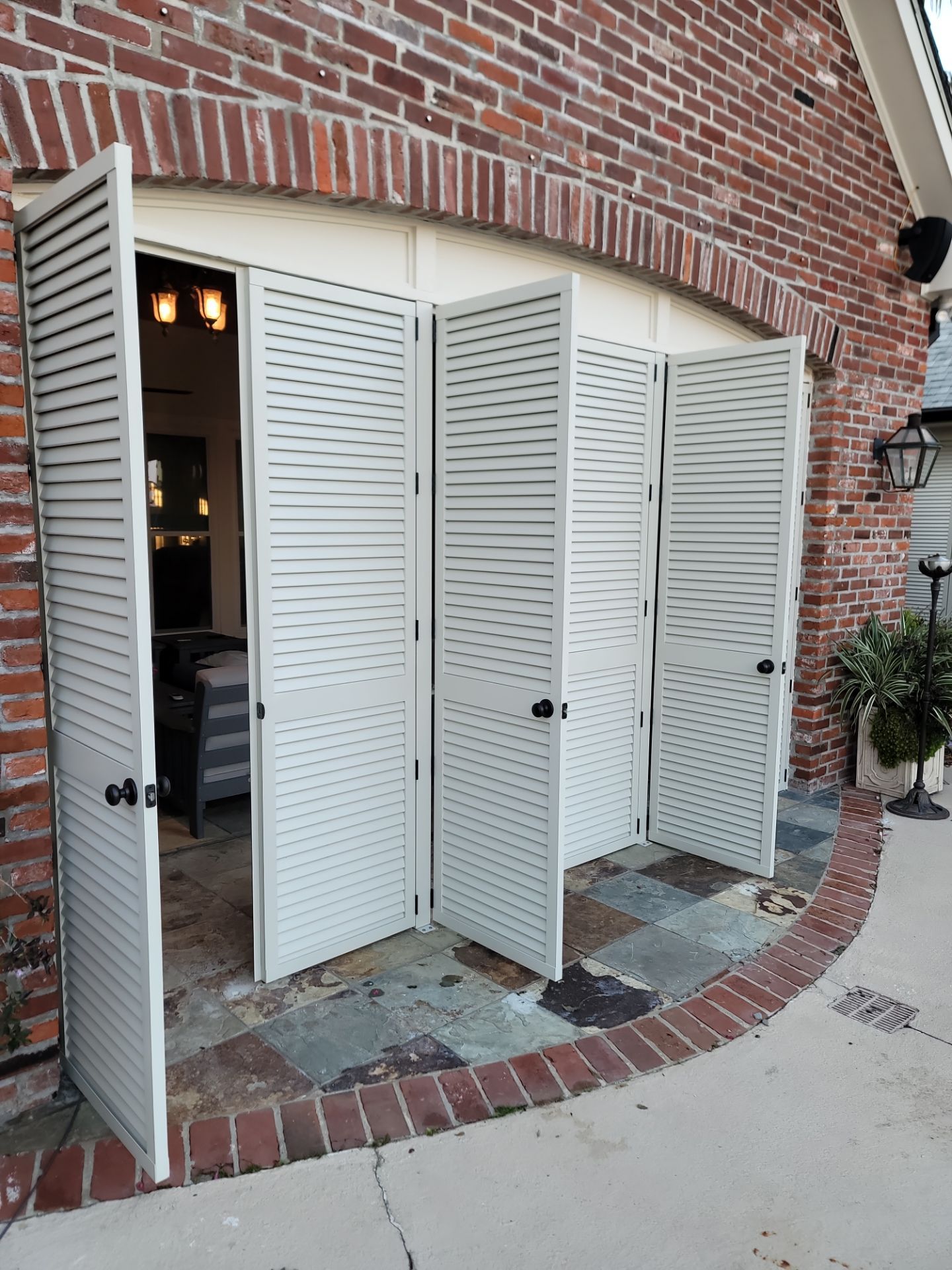 Shutter Walls, Fences & Gates